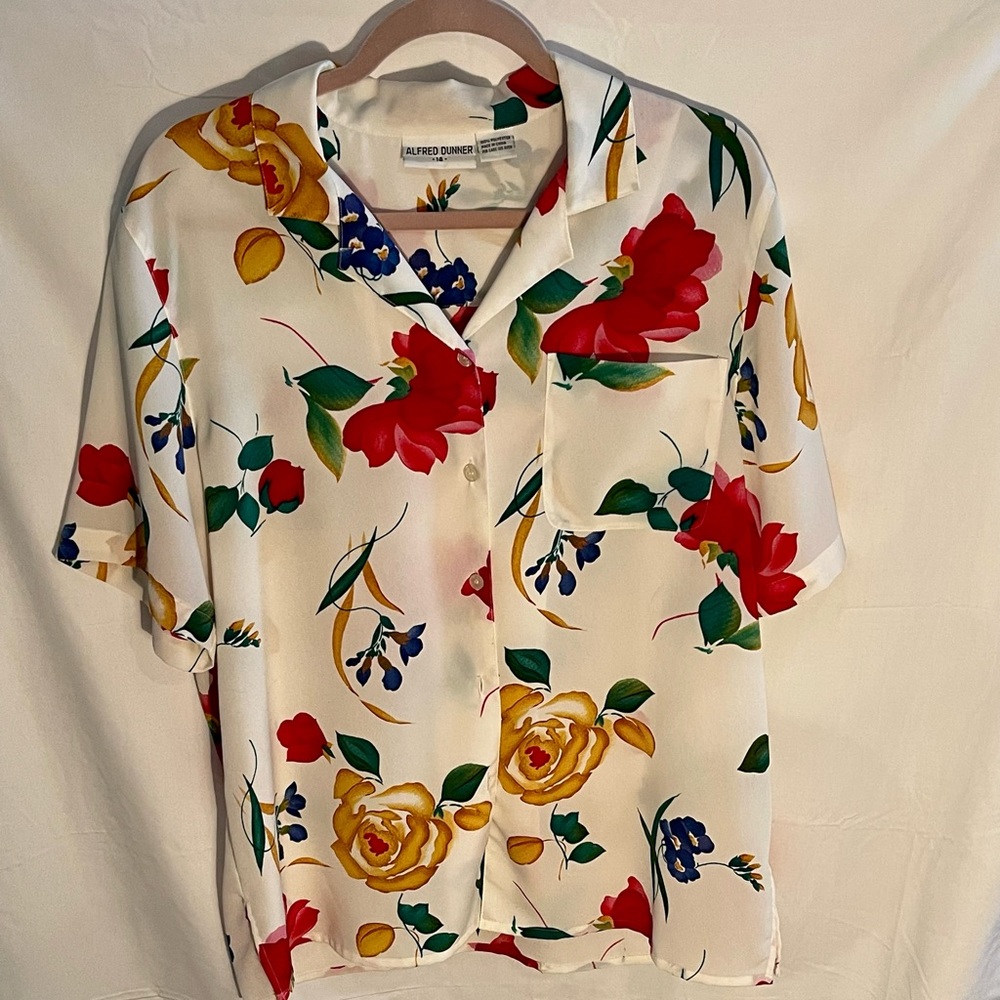 Womens Floral button-down shirt size 14 (D-14)